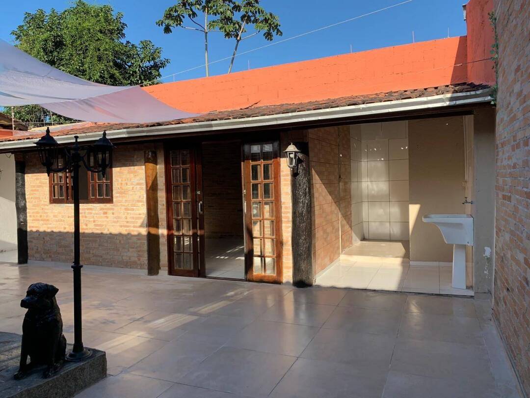 Casa à venda com 3 quartos, 180m² - Foto 1