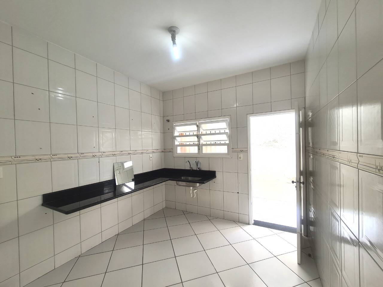 Casa à venda com 3 quartos, 200m² - Foto 13