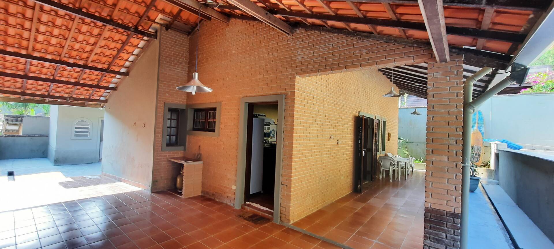 Casa à venda com 3 quartos, 186m² - Foto 1