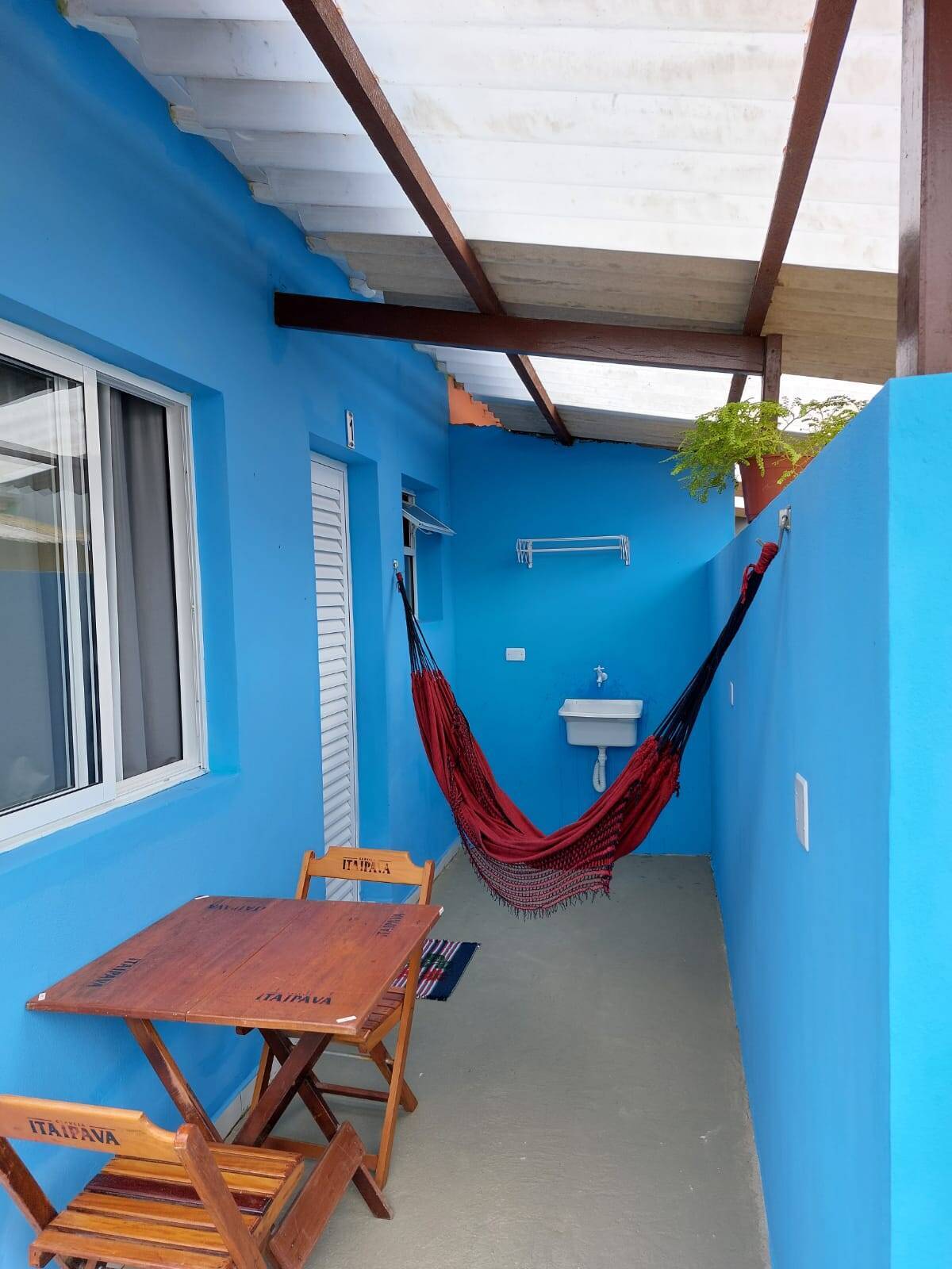 Casa para alugar com 4 quartos, 250m² - Foto 1